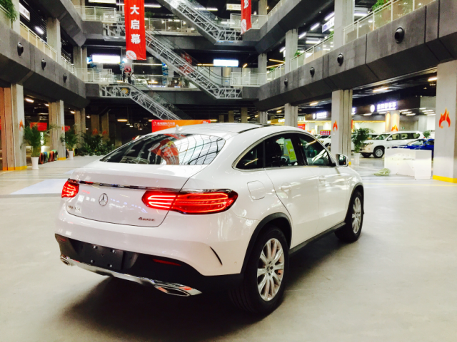 【图】奔驰GLE320 17款 轿跑SUV 北极白77.8