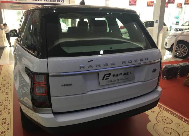 【2017款路虎揽胜行政版到店129.8万元起售】