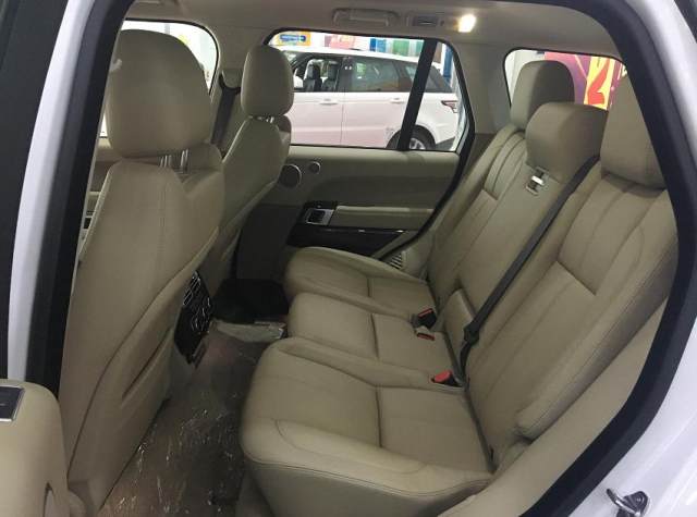 【2017款路虎揽胜行政版到店129.8万元起售】