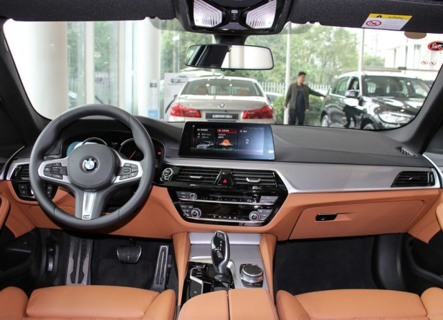 宝马525i 18款 m运动