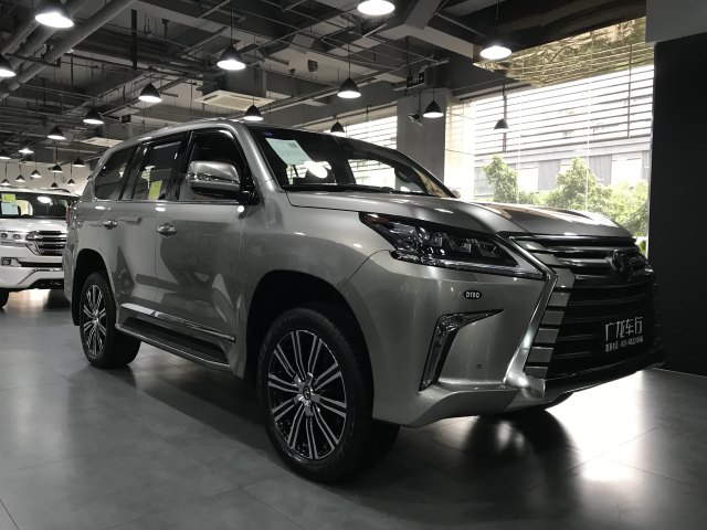 雷克萨斯lx570 18款 八座 sport plus