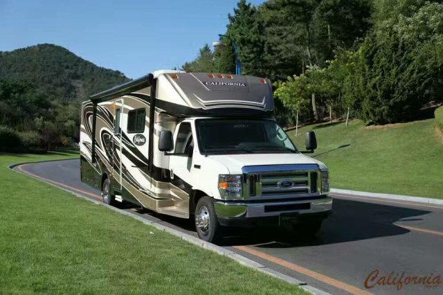 福特e450 15款 6.8 两驱 房车