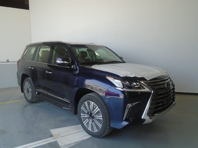 雷克萨斯lx570 八座豪华suv油老虎高速不免费土豪还差这一点吗