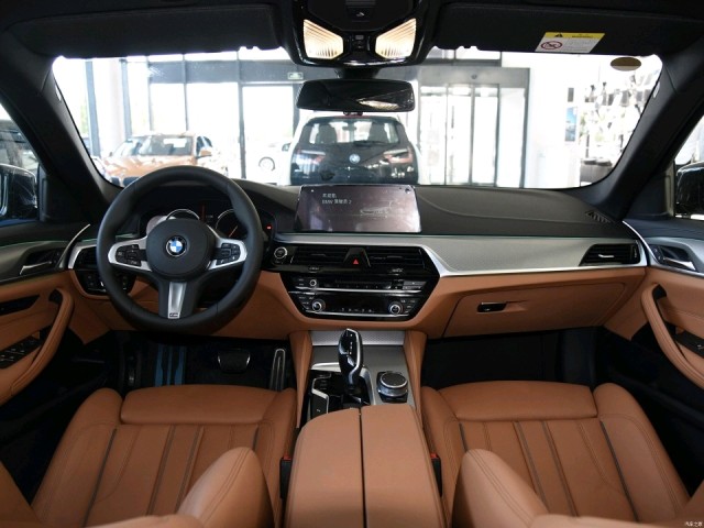 宝马525i 18款 m运动