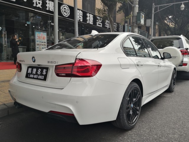 宝马320i 19款 m运动曜夜