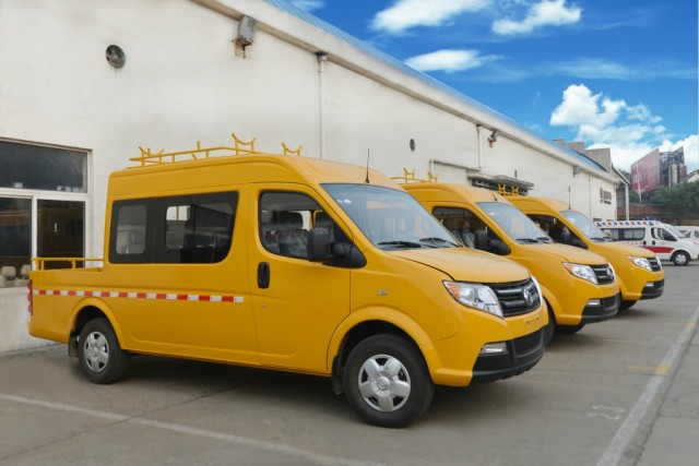 东风御风斗式工程车