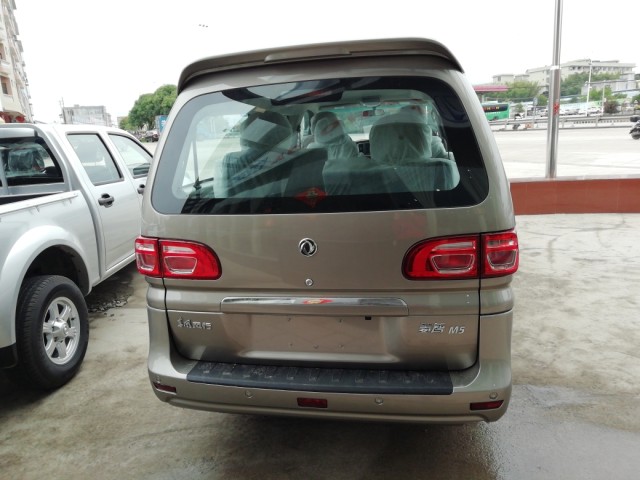 菱智m5l 18款 1.6l 7座豪华