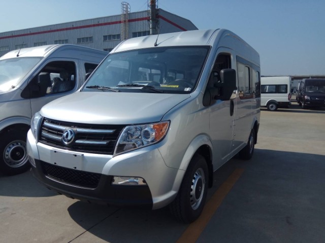 东风御风短轴9座通勤客运版