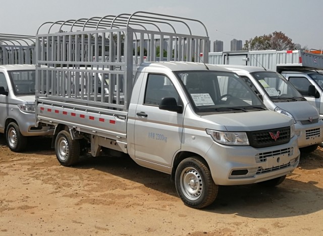 五菱荣光新卡1.8单排仓栏车