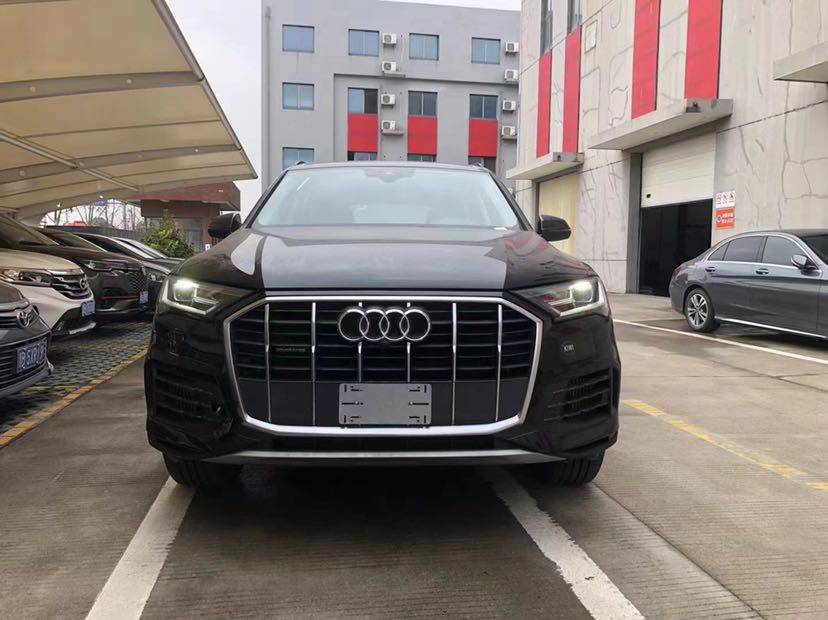 奥迪Q7 22款 3.0T 标准