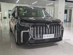  岚图梦想家 2025款 PHEV 四驱卓越鲲鹏版